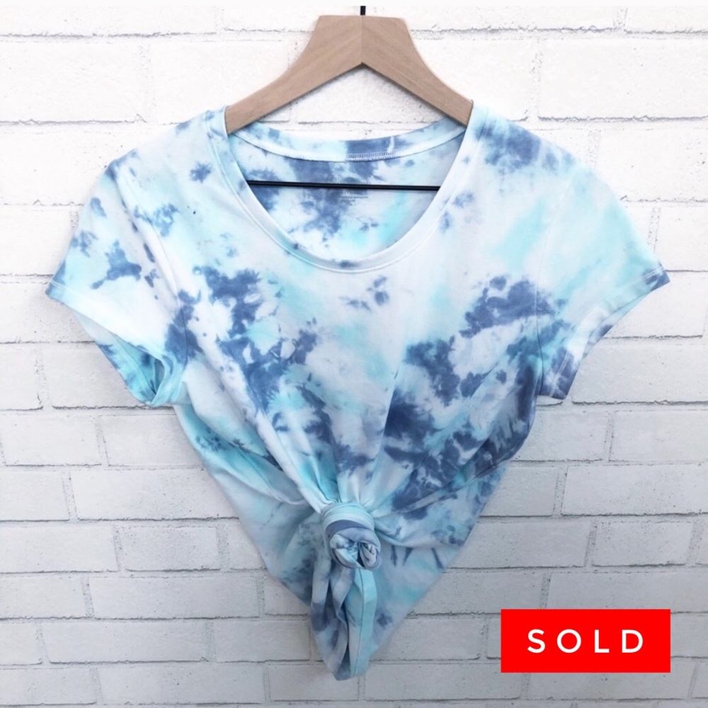 NWOT- TIE DYE Blue and White Short Sleeve Shirt - Picture 1 of 7